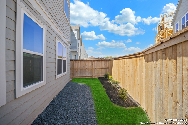 Listing photo id 18 for 5843 Whitby