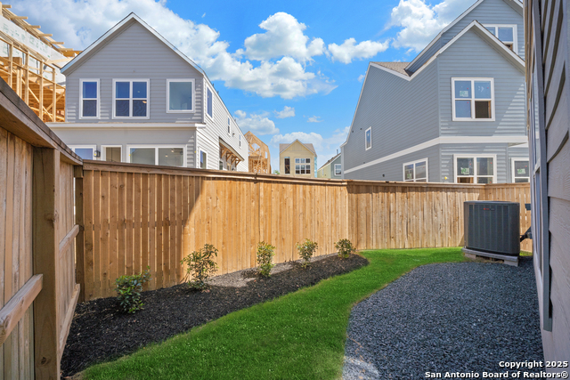 Listing photo id 19 for 5843 Whitby