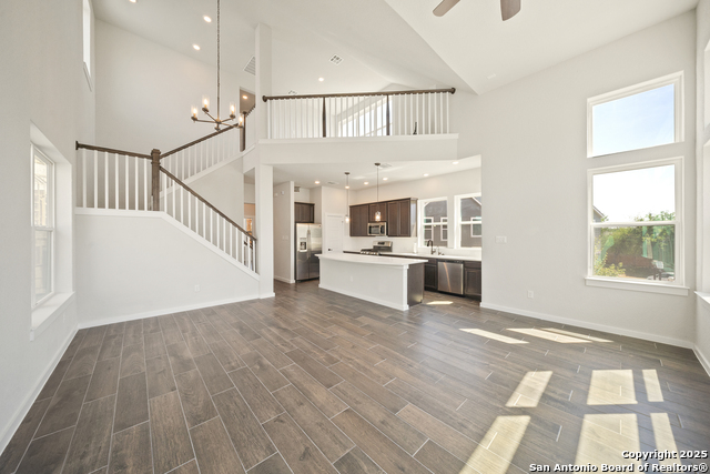 Listing photo id 3 for 5843 Whitby