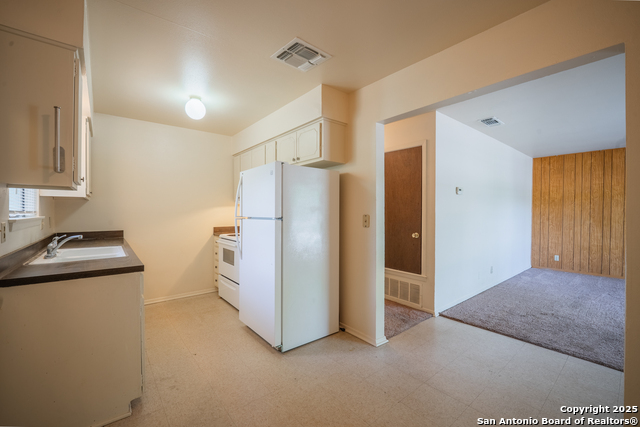 Listing photo id 9 for 5824 Deer Horn
