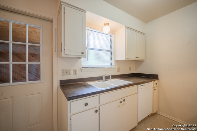 Listing photo id 10 for 5824 Deer Horn