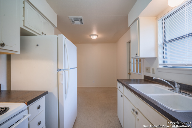 Listing photo id 11 for 5824 Deer Horn