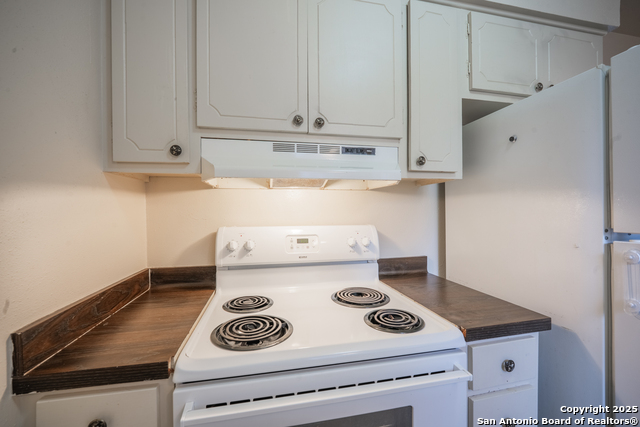 Listing photo id 12 for 5824 Deer Horn