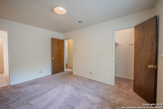 Listing photo id 14 for 5824 Deer Horn