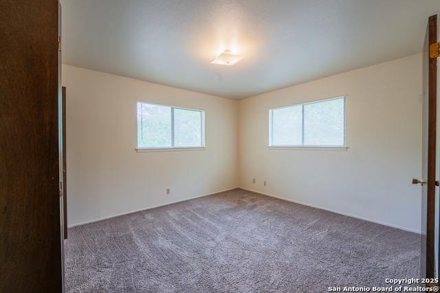 Listing photo id 16 for 5824 Deer Horn