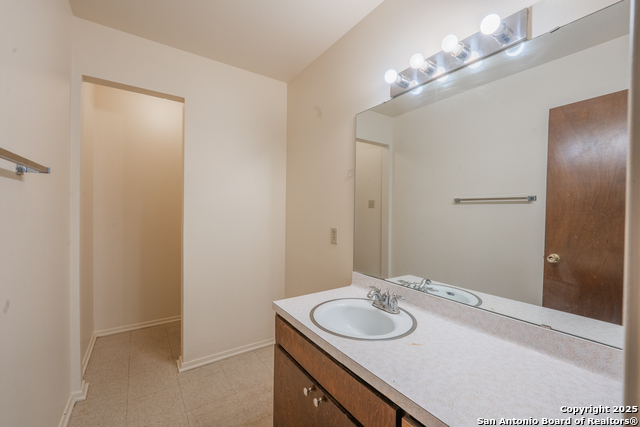 Listing photo id 17 for 5824 Deer Horn
