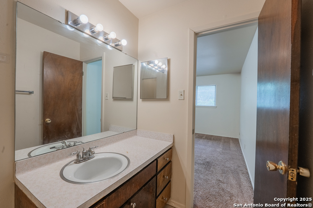 Listing photo id 18 for 5824 Deer Horn