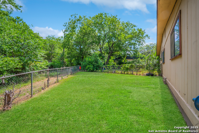 Listing photo id 27 for 5824 Deer Horn