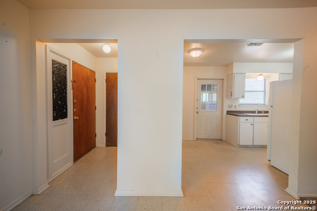 Listing photo id 4 for 5824 Deer Horn