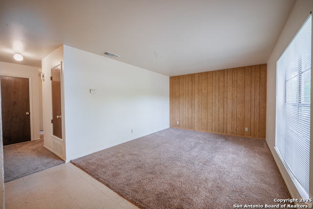 Listing photo id 5 for 5824 Deer Horn