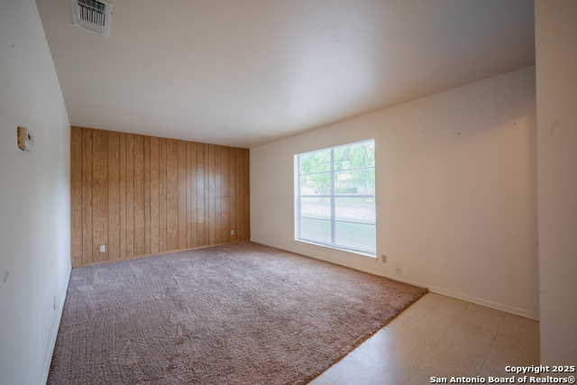 Listing photo id 6 for 5824 Deer Horn
