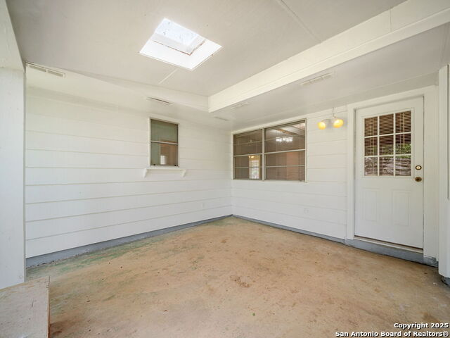 Image 15 of 21 For 107 La Salle Pl