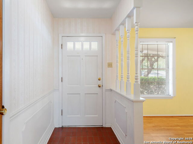Image 4 of 21 For 107 La Salle Pl