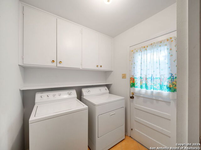 Image 8 of 21 For 107 La Salle Pl