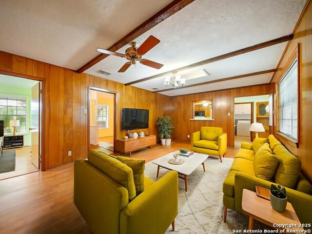 Image 9 of 21 For 107 La Salle Pl