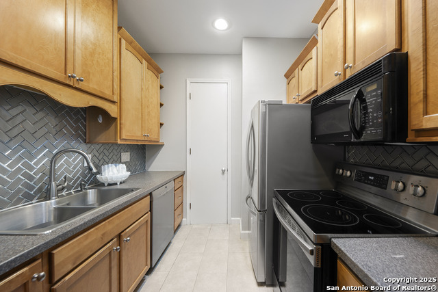 Image 11 of 25 For 7711 Broadway  14b