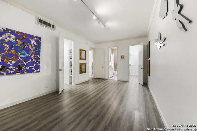 Image 19 of 25 For 7711 Broadway  14b