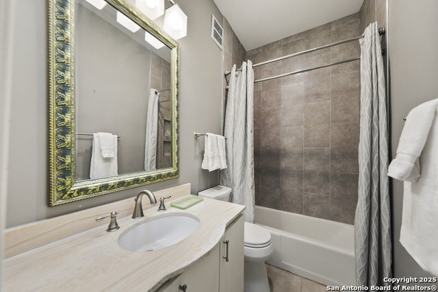 Image 20 of 25 For 7711 Broadway  14b