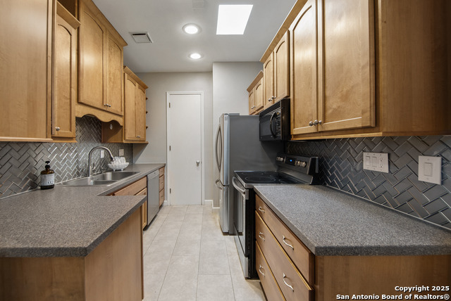 Image 8 of 25 For 7711 Broadway  14b