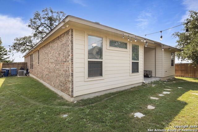Listing photo id 24 for 6239 Carriage Cape