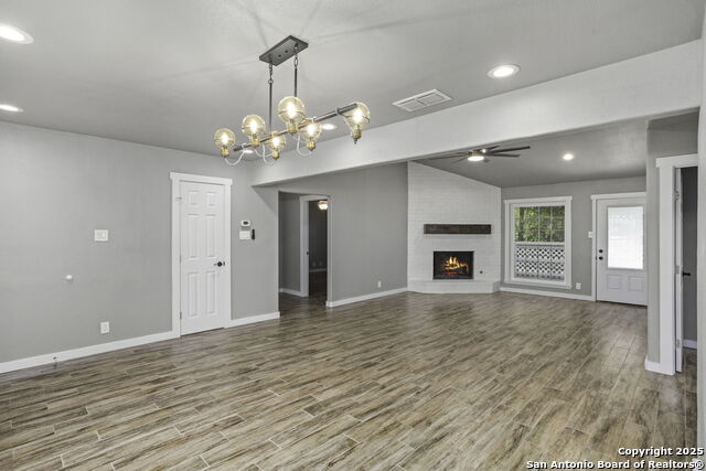 Listing photo id 8 for 2723 Woodline
