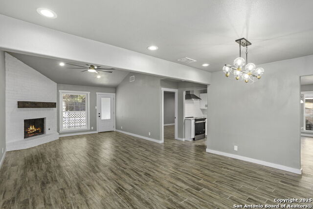 Listing photo id 10 for 2723 Woodline