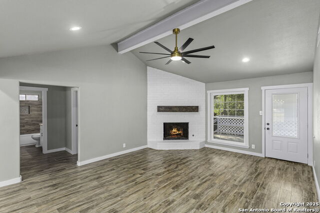 Listing photo id 12 for 2723 Woodline