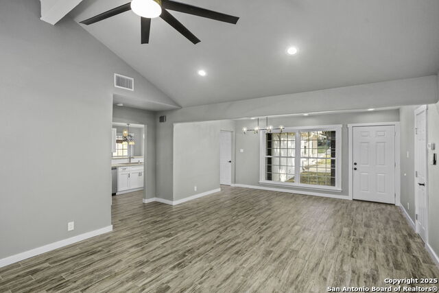 Listing photo id 13 for 2723 Woodline