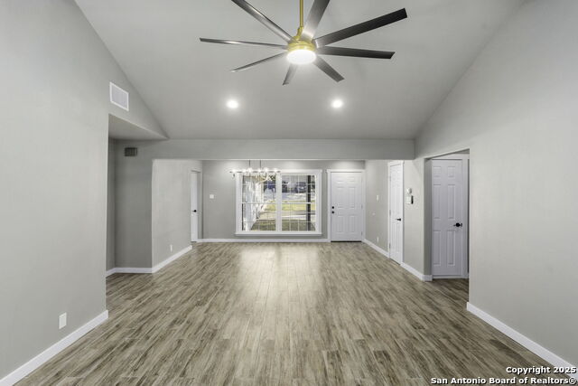 Listing photo id 14 for 2723 Woodline