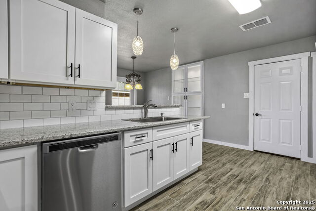 Listing photo id 15 for 2723 Woodline
