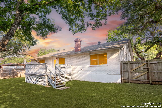 Listing photo id 0 for 2723 Woodline