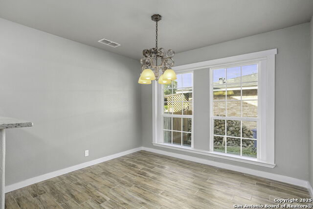 Listing photo id 19 for 2723 Woodline