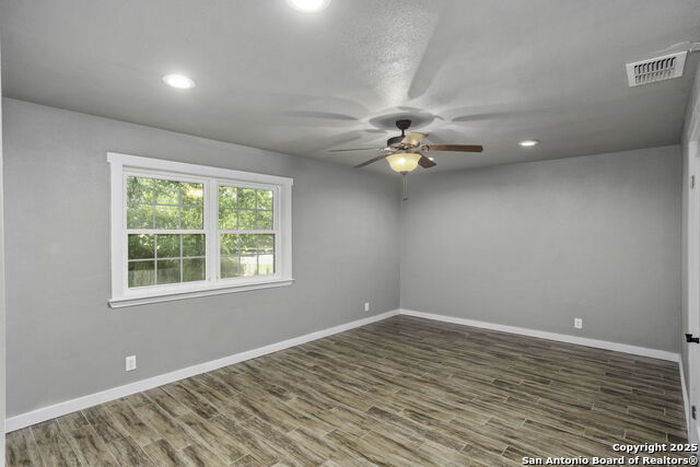 Listing photo id 22 for 2723 Woodline