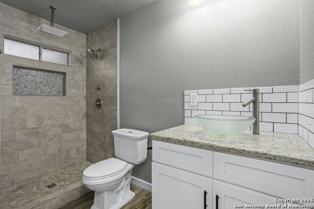 Listing photo id 26 for 2723 Woodline