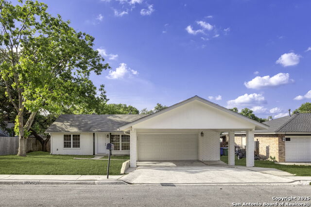 Listing photo id 1 for 2723 Woodline