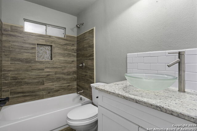 Listing photo id 30 for 2723 Woodline