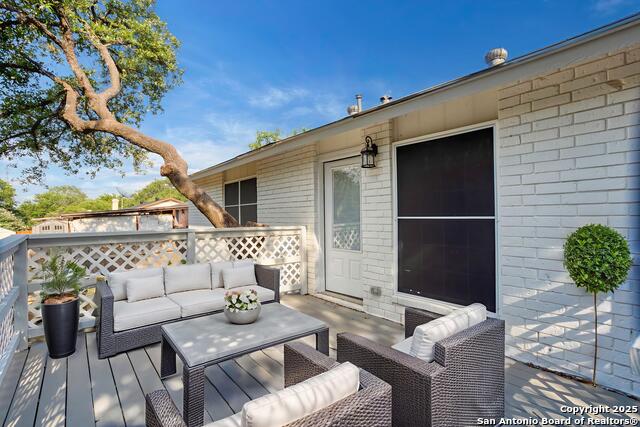 Listing photo id 33 for 2723 Woodline