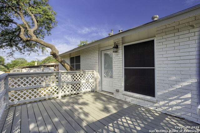 Listing photo id 34 for 2723 Woodline