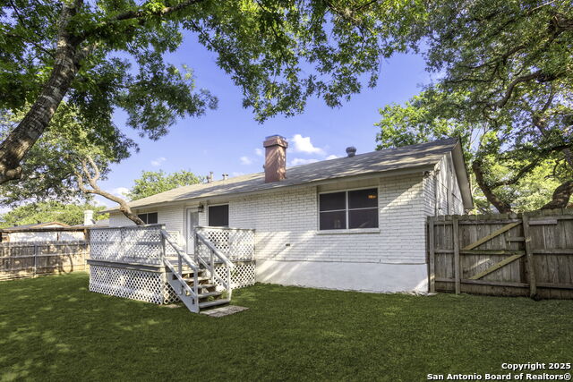 Listing photo id 37 for 2723 Woodline