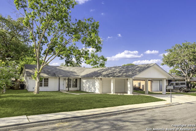 Listing photo id 2 for 2723 Woodline