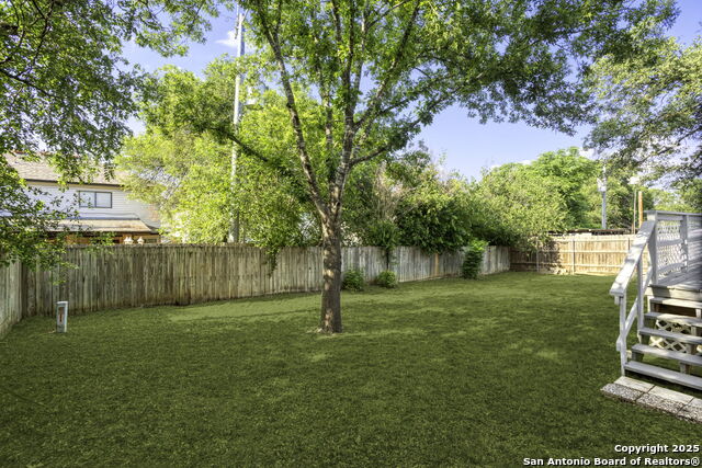 Listing photo id 38 for 2723 Woodline