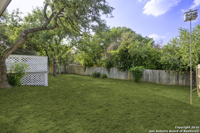 Listing photo id 39 for 2723 Woodline