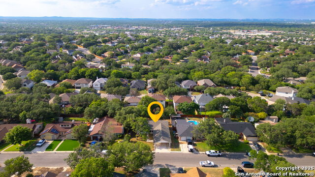 Listing photo id 40 for 2723 Woodline