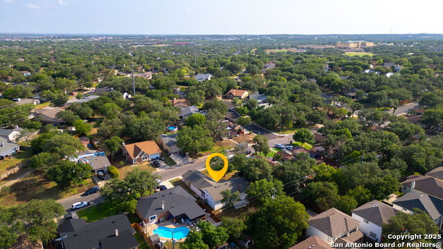 Listing photo id 42 for 2723 Woodline