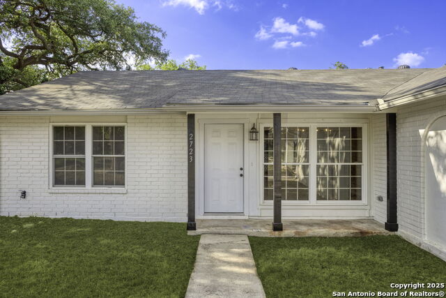 Listing photo id 5 for 2723 Woodline