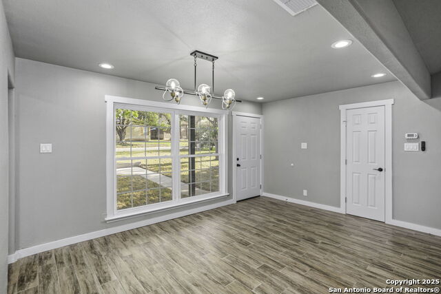 Listing photo id 7 for 2723 Woodline