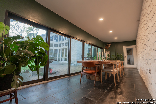 Listing photo id 12 for 10926 Hollow Rdg