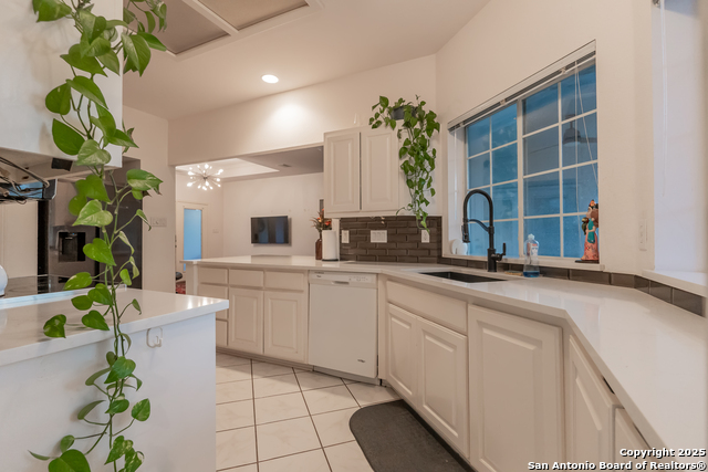 Listing photo id 14 for 10926 Hollow Rdg