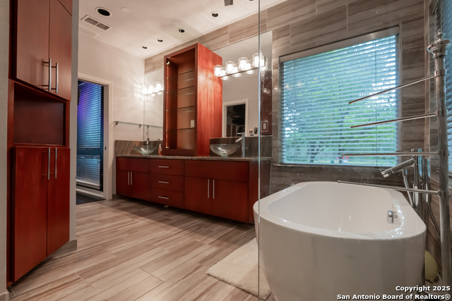 Listing photo id 17 for 10926 Hollow Rdg