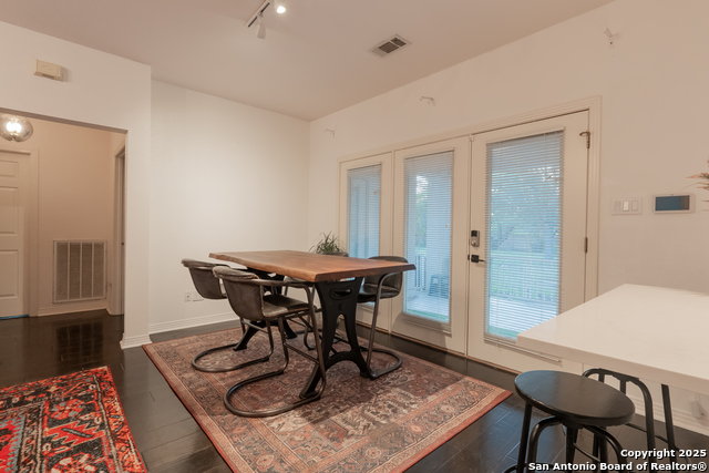 Listing photo id 37 for 10926 Hollow Rdg